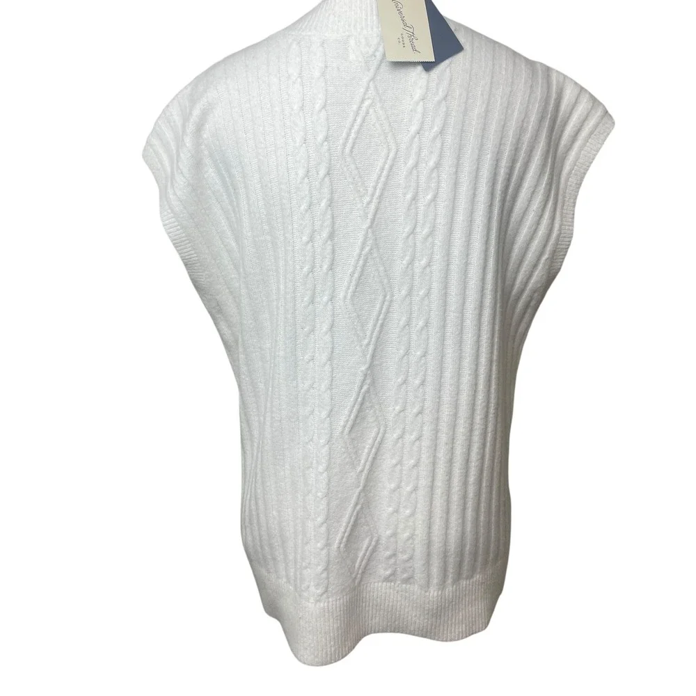 Cable Knit Sweater Vest Cream V Neck Preppy Coastal Grandpa Core Medium